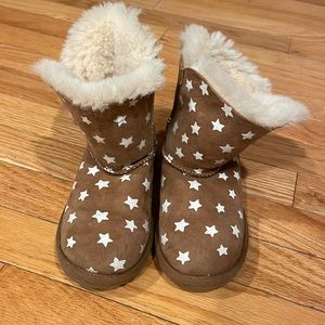 Girls UGG boots. In good used condition size 11.